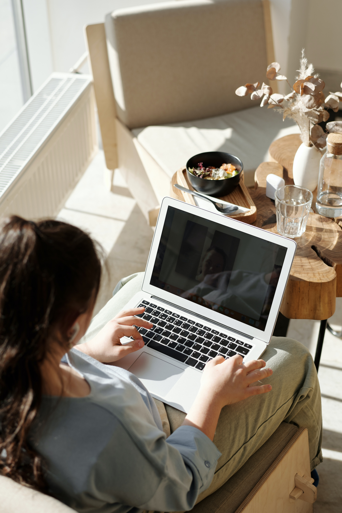 A woman looking at a chart of Maryland's solar regulations and net metering on her laptop